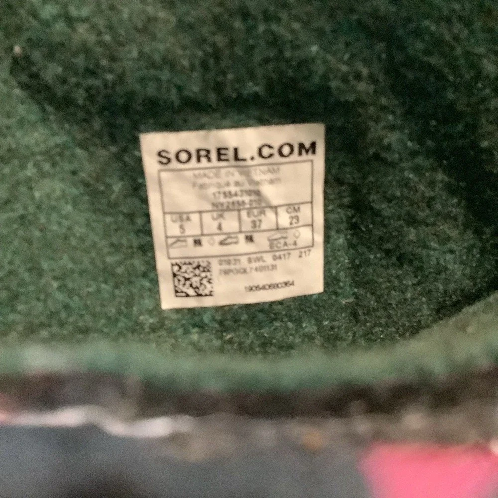 Sorel Kids' Black and Purple Patterned‎ Snow Boots size 5 geometric print